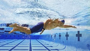 can i swim with garmin vivomove hr